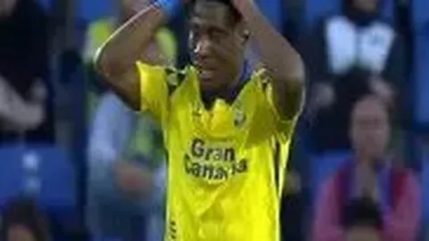 科比08奥运期间曾剪报纪念皮尔斯夺冠瞬间